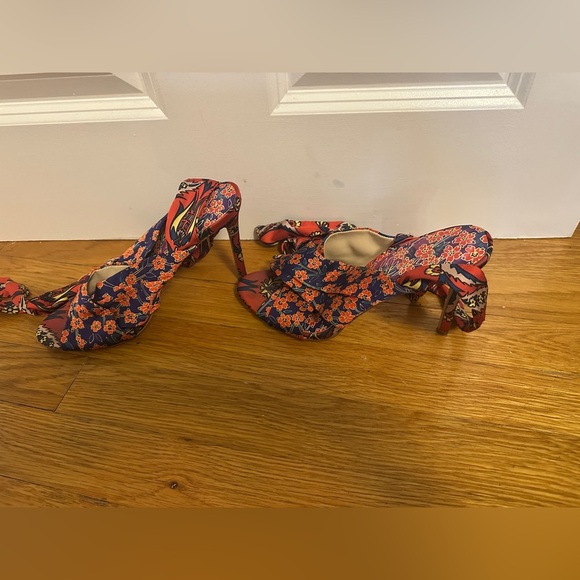 Jessica Simpson Satin Ankle Wrap Heels Size 8, 4" Heel - Picture 5 of 9